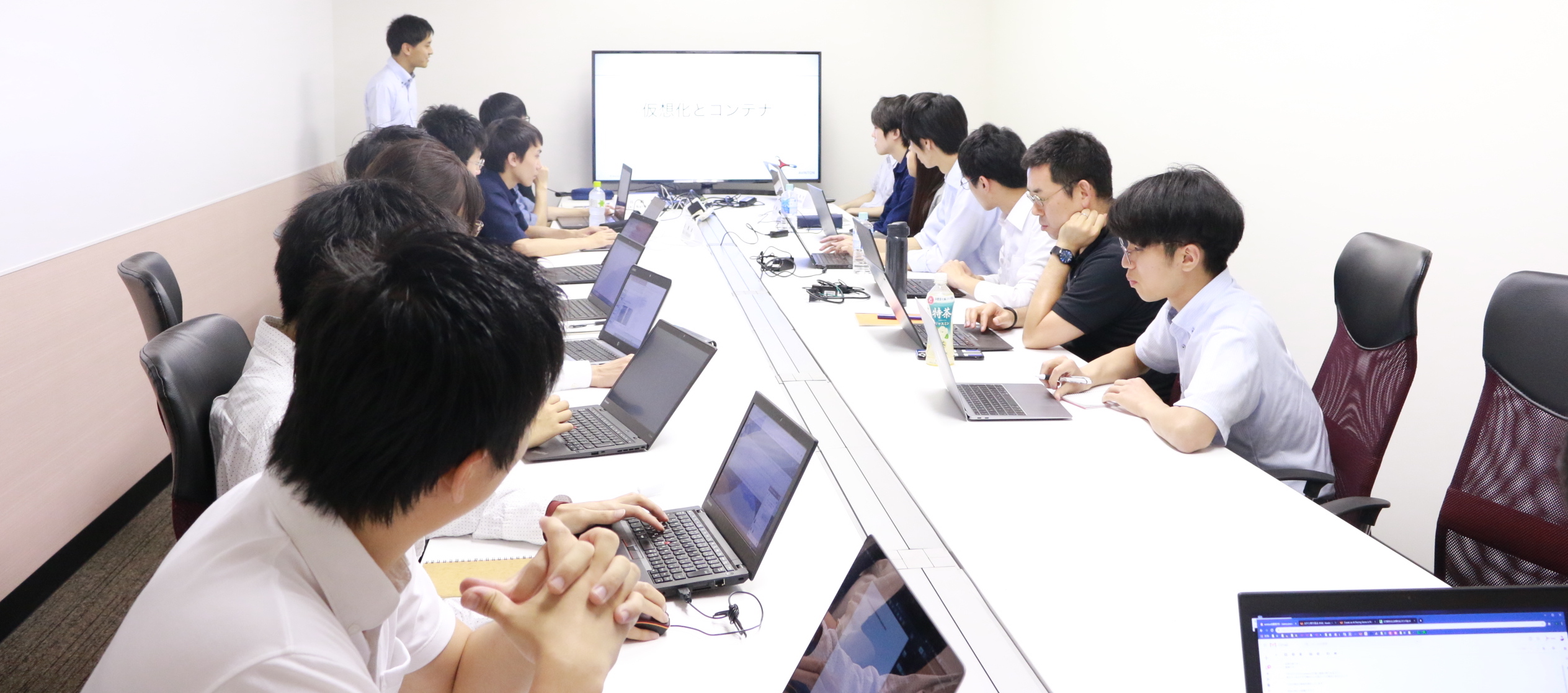 Academyの様子の写真