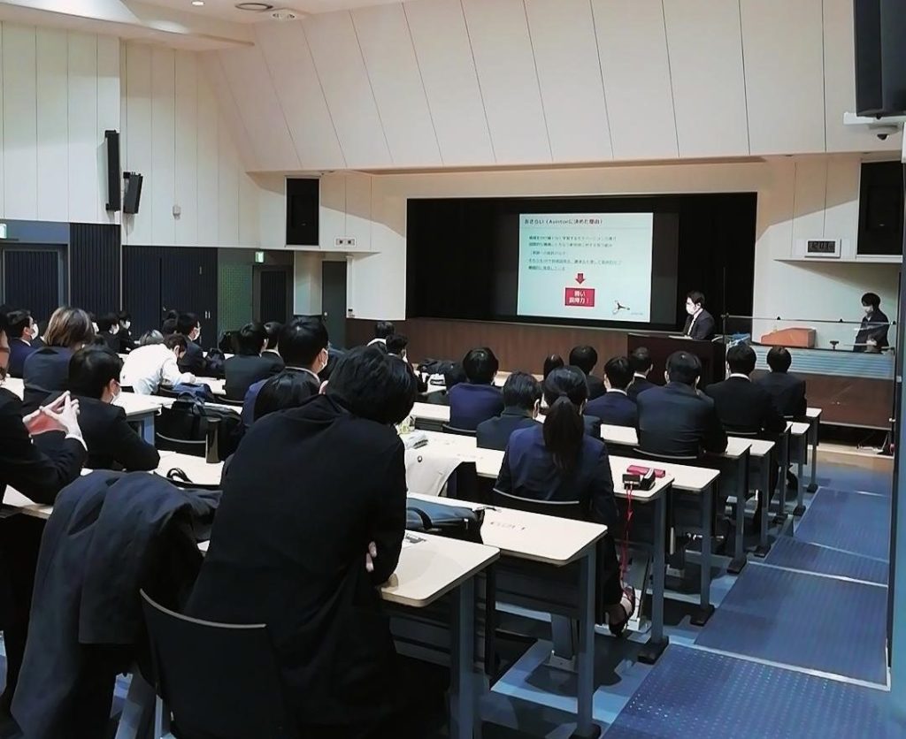 日本電子専門学校在学中の学校で内定者が登壇！企業説明会で後輩へエールを送る！