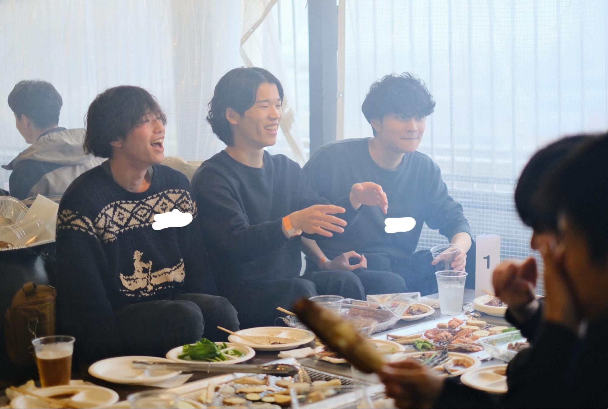 various-ingredients-food 会話を楽しむ姿