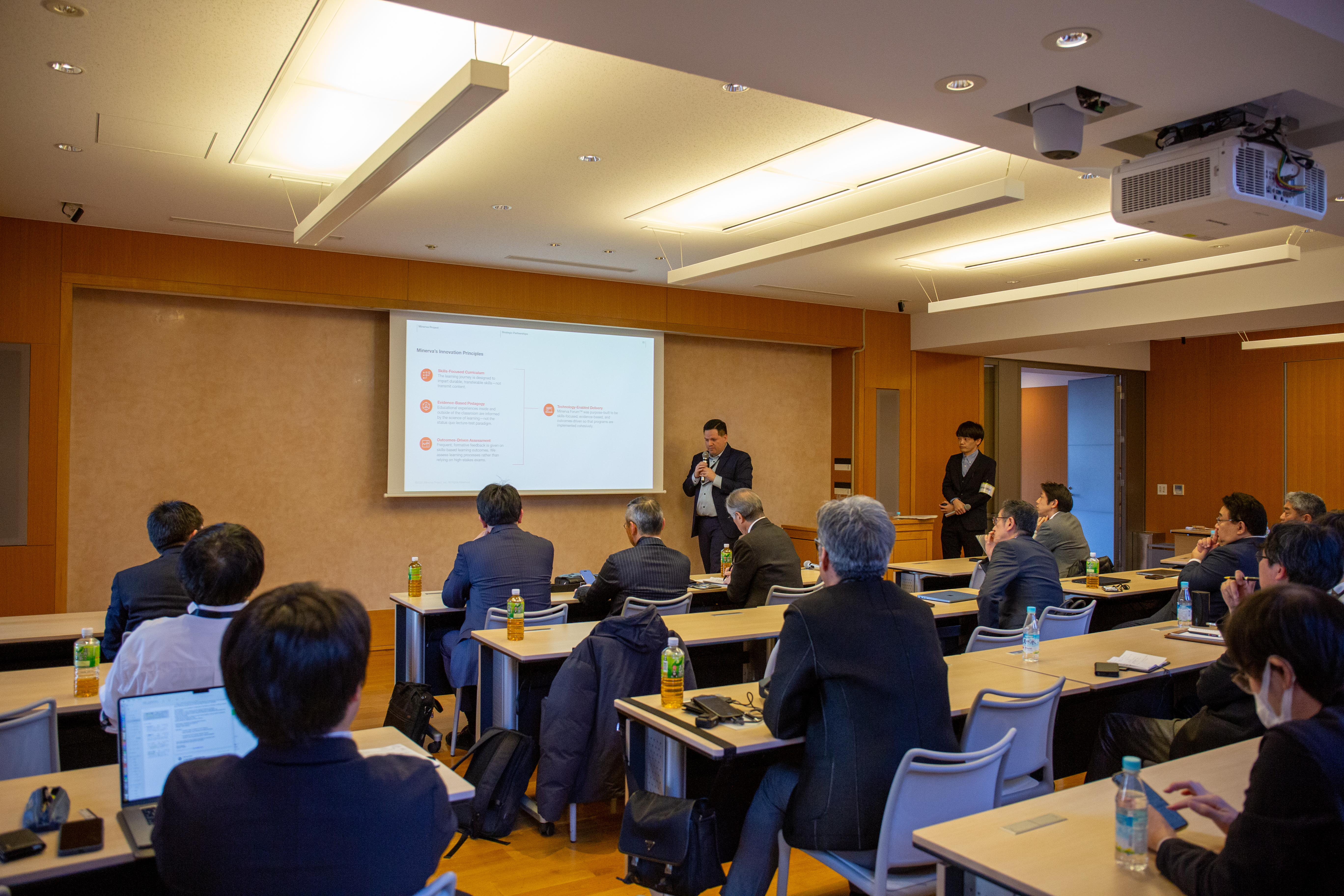 大学・専門学校などの高等教育向け分科会。ミネルバの革新の原則（Innovation Principles）について語るセッション風景