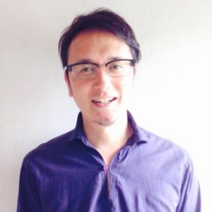 manazuru-town-office-urabe Avintonジャパンの真鶴訪問をアテンドした、真鶴町役場の卜部さんの笑顔のポートレート写真。