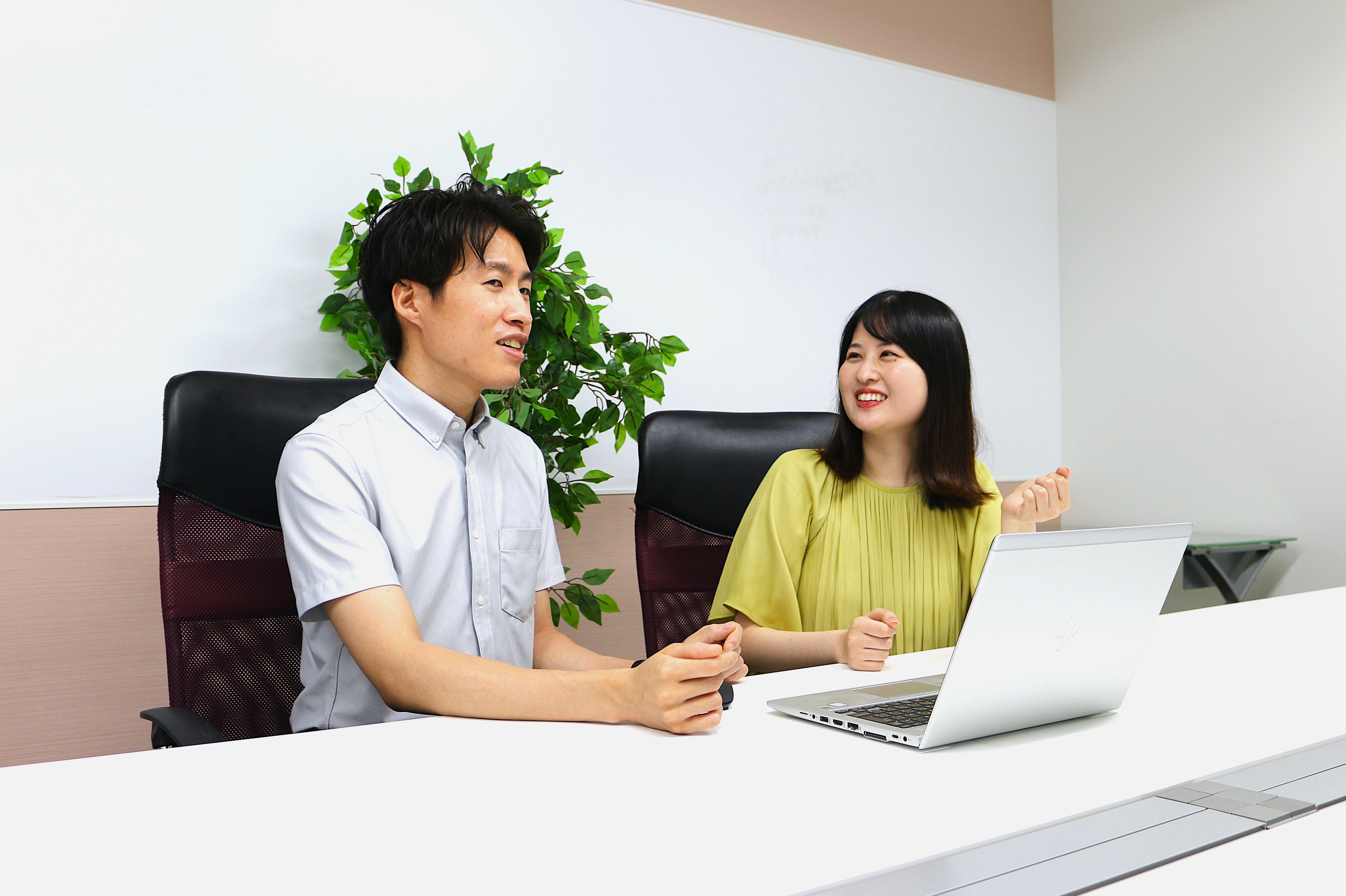 casual-interview-scene-employees